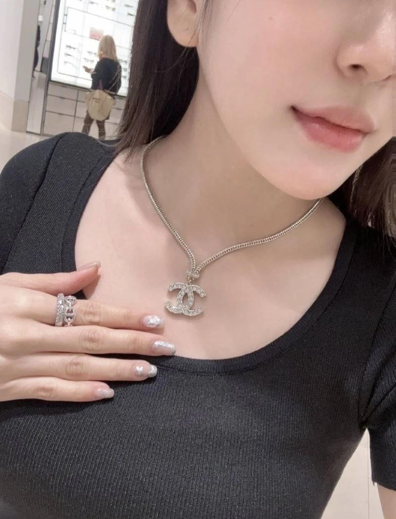 Chic Chanel Necklaces 225754