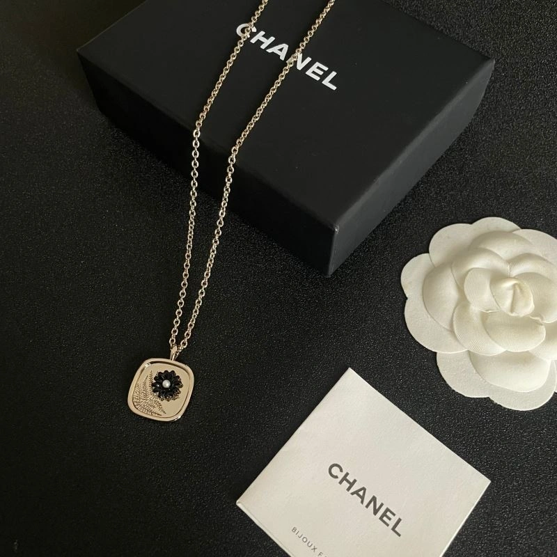 Chanel Necklaces WellDesigned 225755