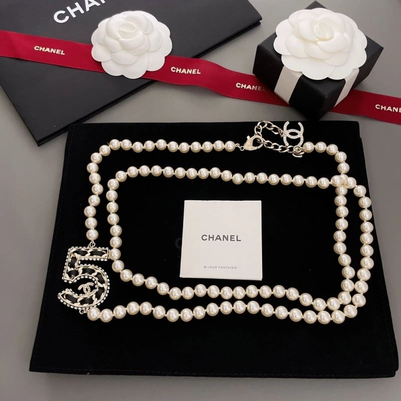 Minimalist Chanel Necklaces 225752
