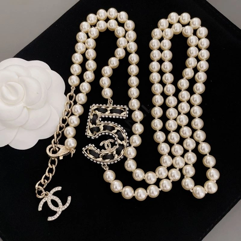 Minimalist Chanel Necklaces 225752