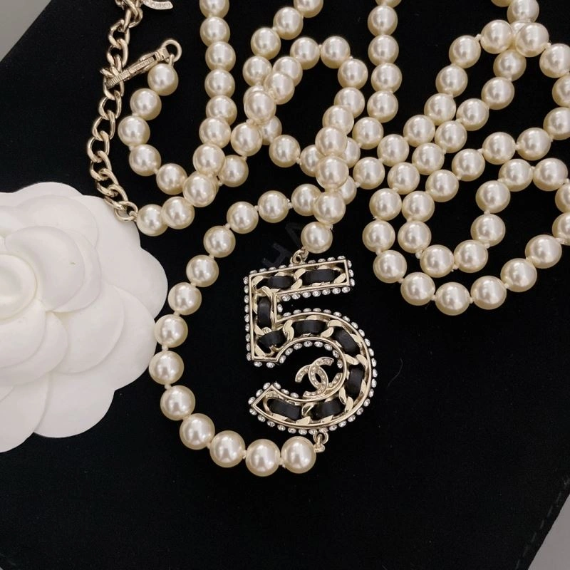 Minimalist Chanel Necklaces 225752