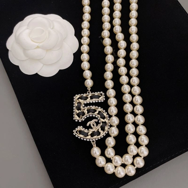 Minimalist Chanel Necklaces 225752
