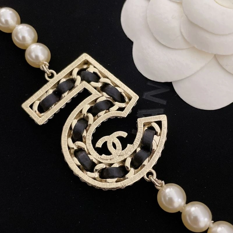 Minimalist Chanel Necklaces 225752