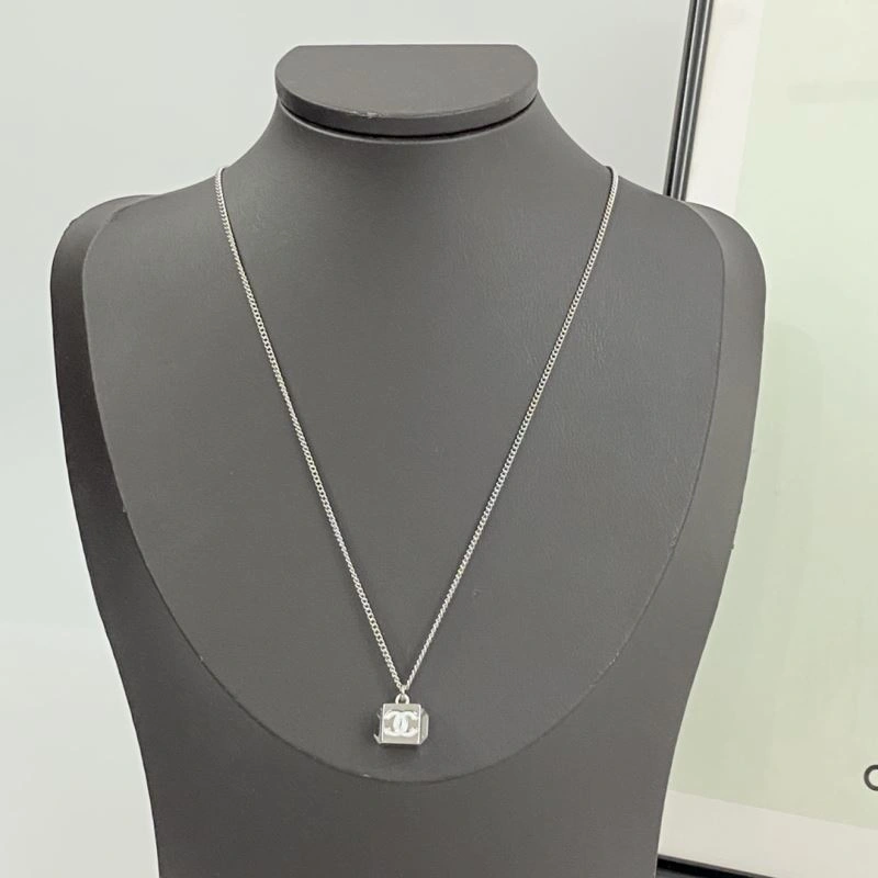 Sporty Chanel Necklaces 225733
