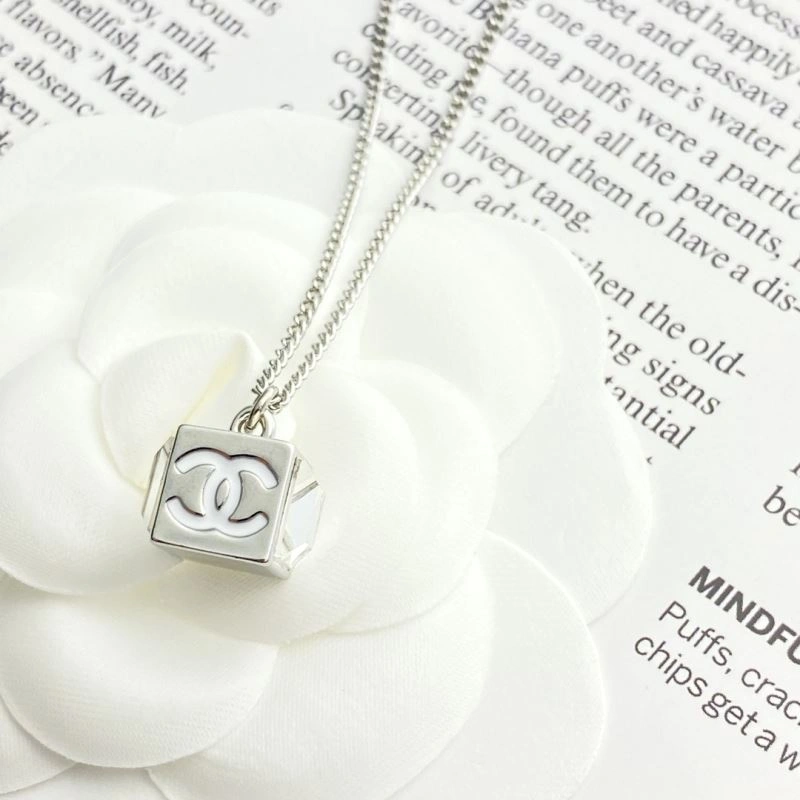 Sporty Chanel Necklaces 225733