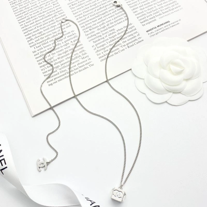 Sporty Chanel Necklaces 225733