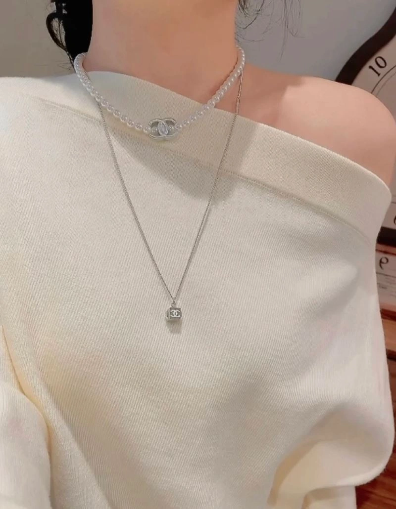 Sporty Chanel Necklaces 225733
