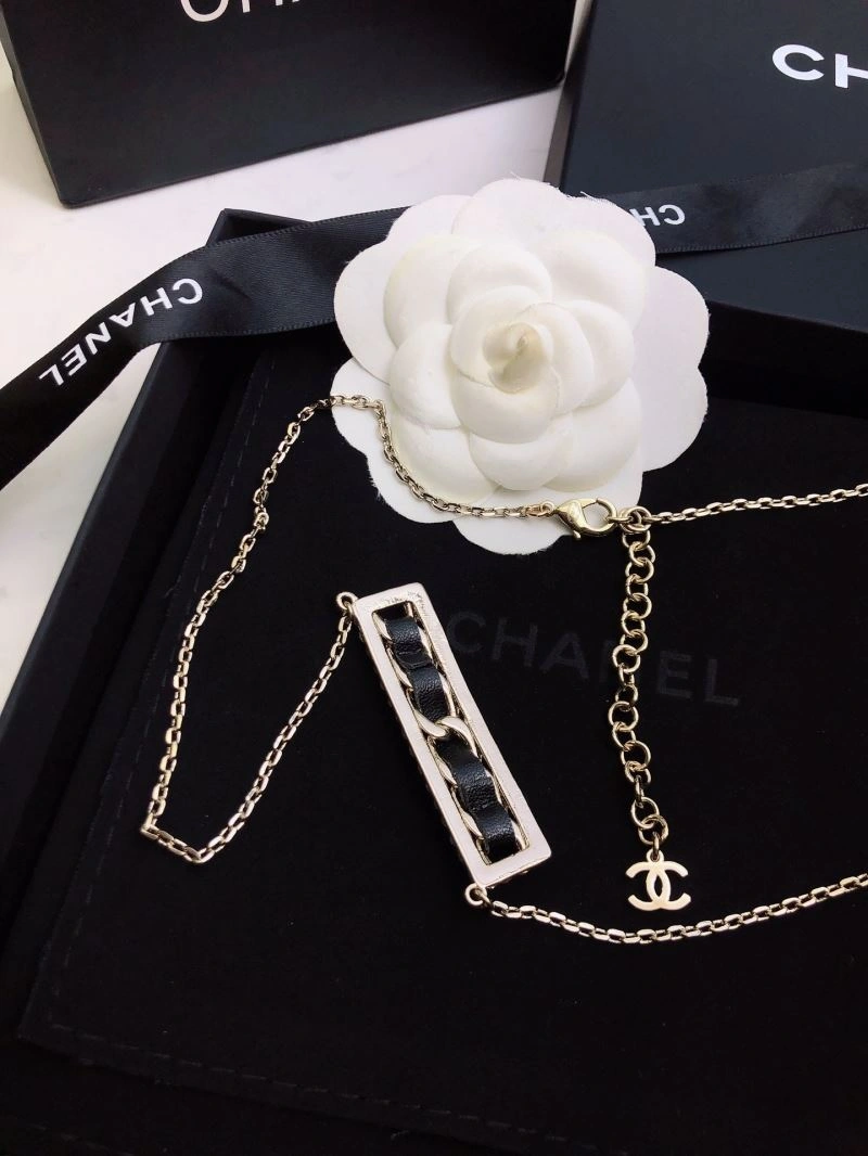 Supportive Chanel Necklaces 225771