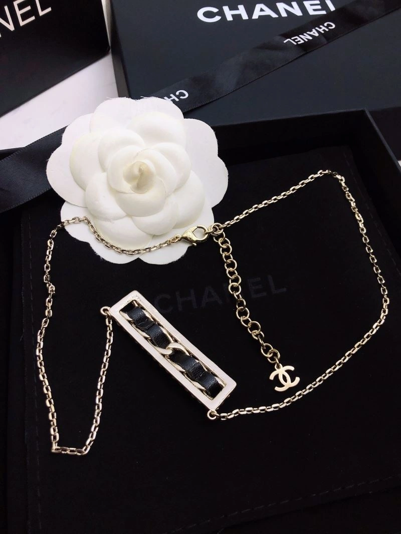 Supportive Chanel Necklaces 225771