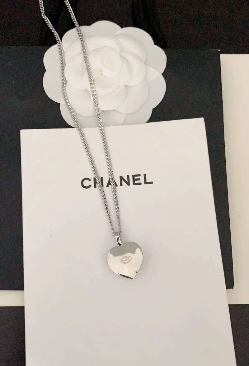 Supportive Chanel Necklaces 224724