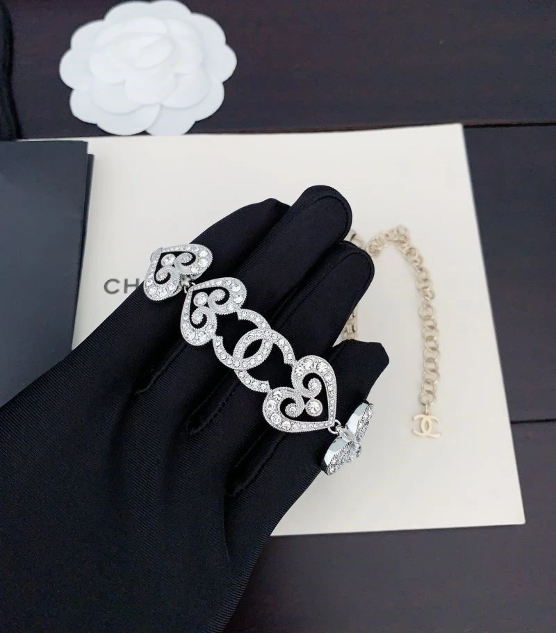 Effortless Chanel Necklaces 224821