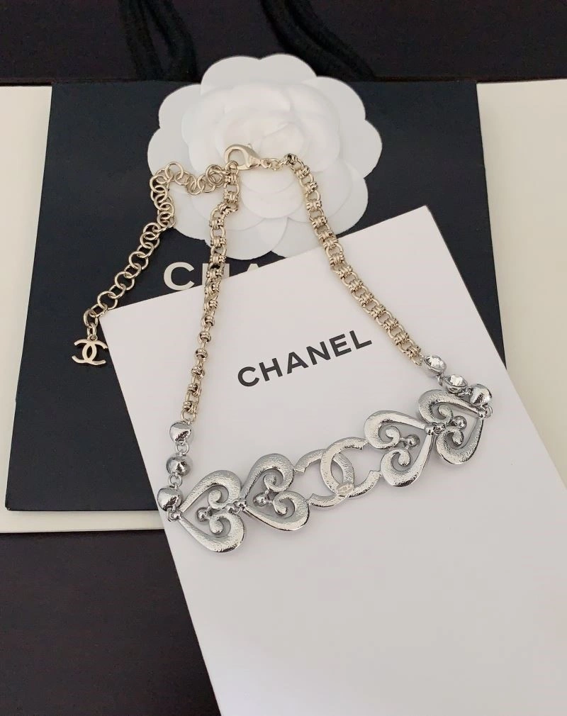 Effortless Chanel Necklaces 224821