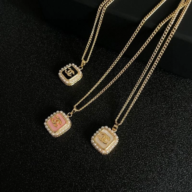 Chanel Necklaces Bright 224671