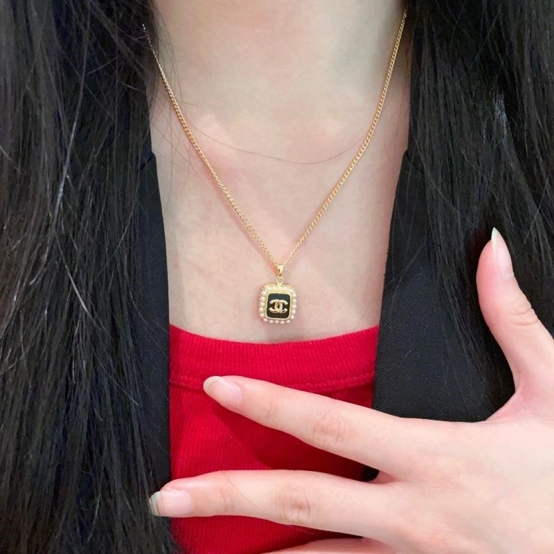 Chanel Necklaces Bright 224671