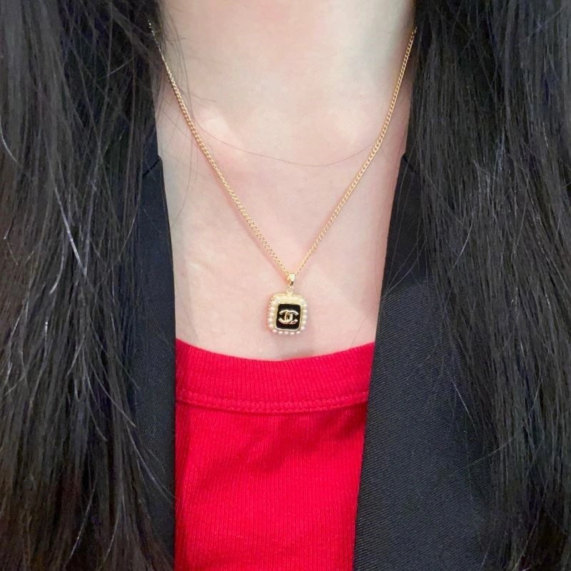 Chanel Necklaces Bright 224671