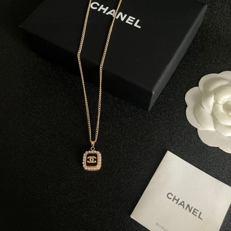 Chanel Necklaces Bright 224671