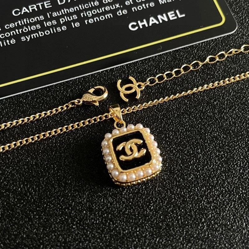 Chanel Necklaces Bright 224671