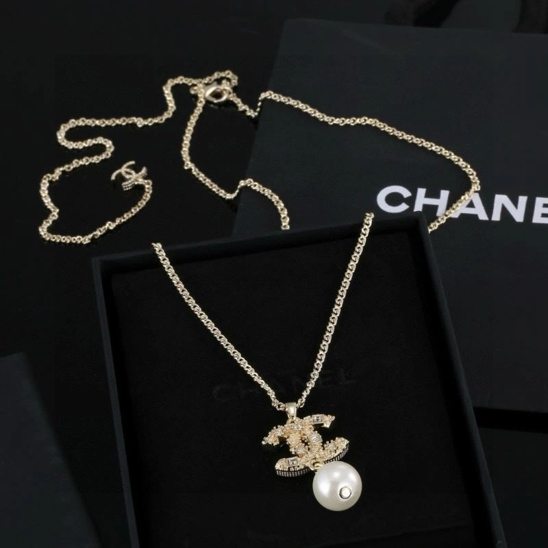 Snug Chanel Necklaces 224606