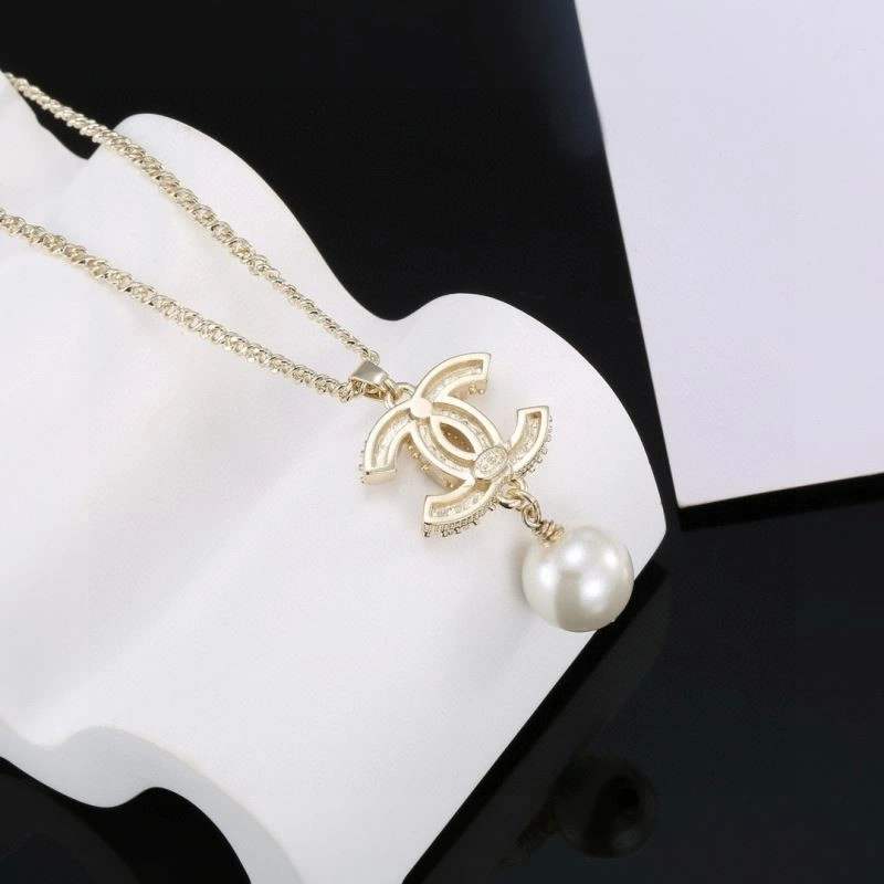 Snug Chanel Necklaces 224606