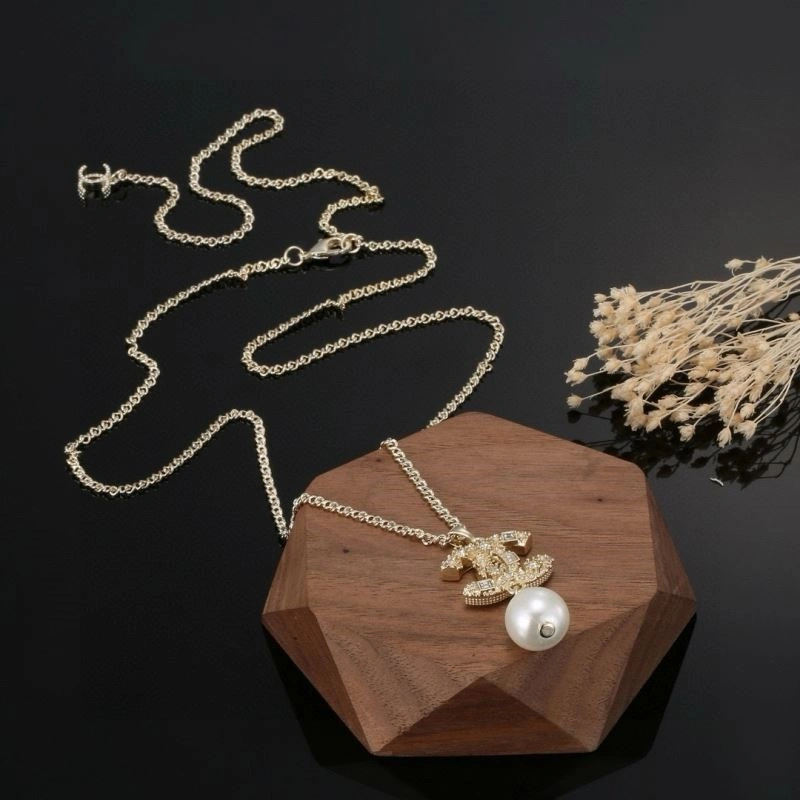 Snug Chanel Necklaces 224606