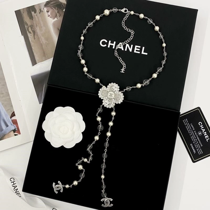 Trendsetting Chanel Necklaces 224624
