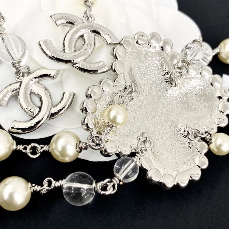 Trendsetting Chanel Necklaces 224624