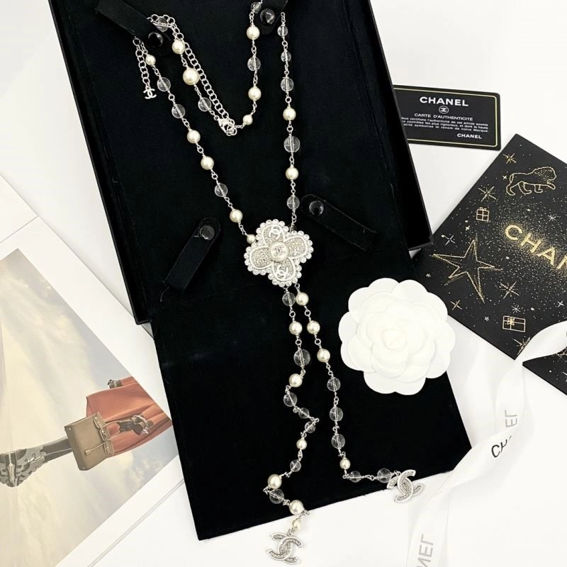 Trendsetting Chanel Necklaces 224624