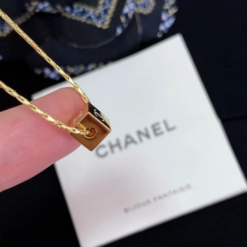 Chanel Necklaces Packable 224539