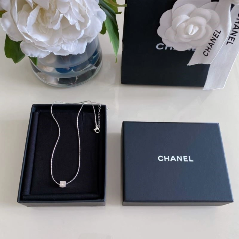 WaterResistant Chanel Necklaces 224543