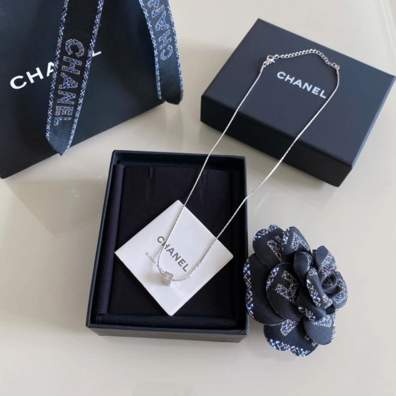 WaterResistant Chanel Necklaces 224543