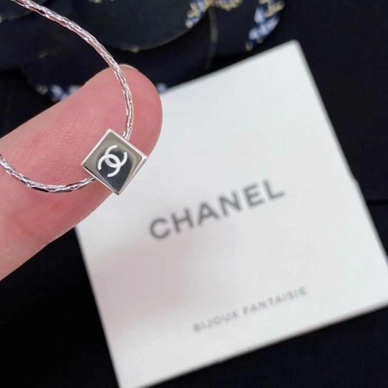 WaterResistant Chanel Necklaces 224543