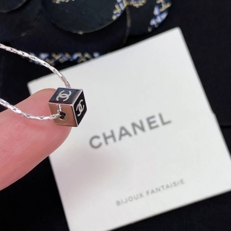 WaterResistant Chanel Necklaces 224543