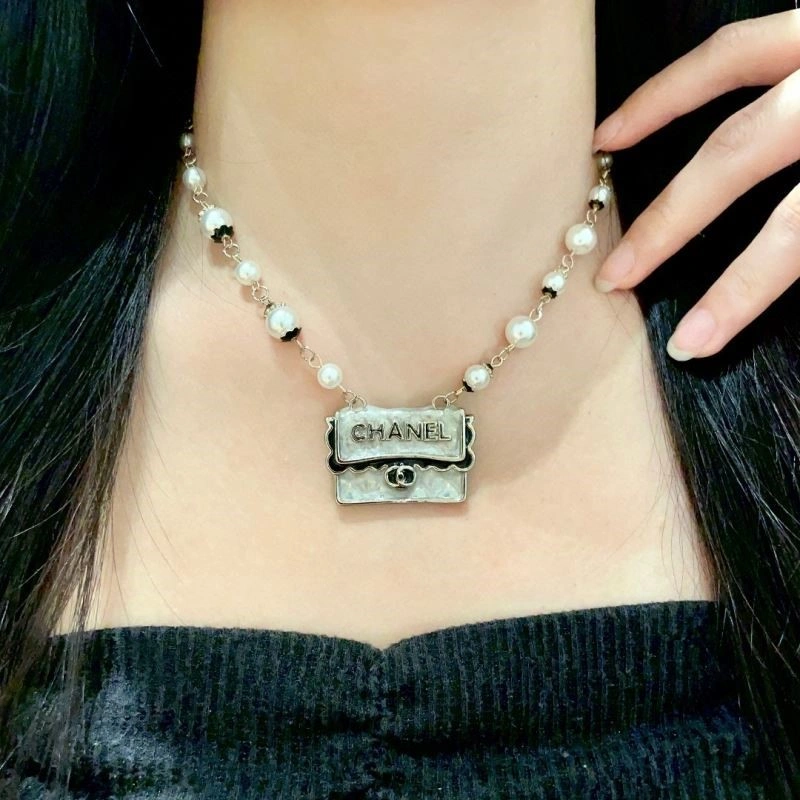 Chanel Necklaces Functional 223577