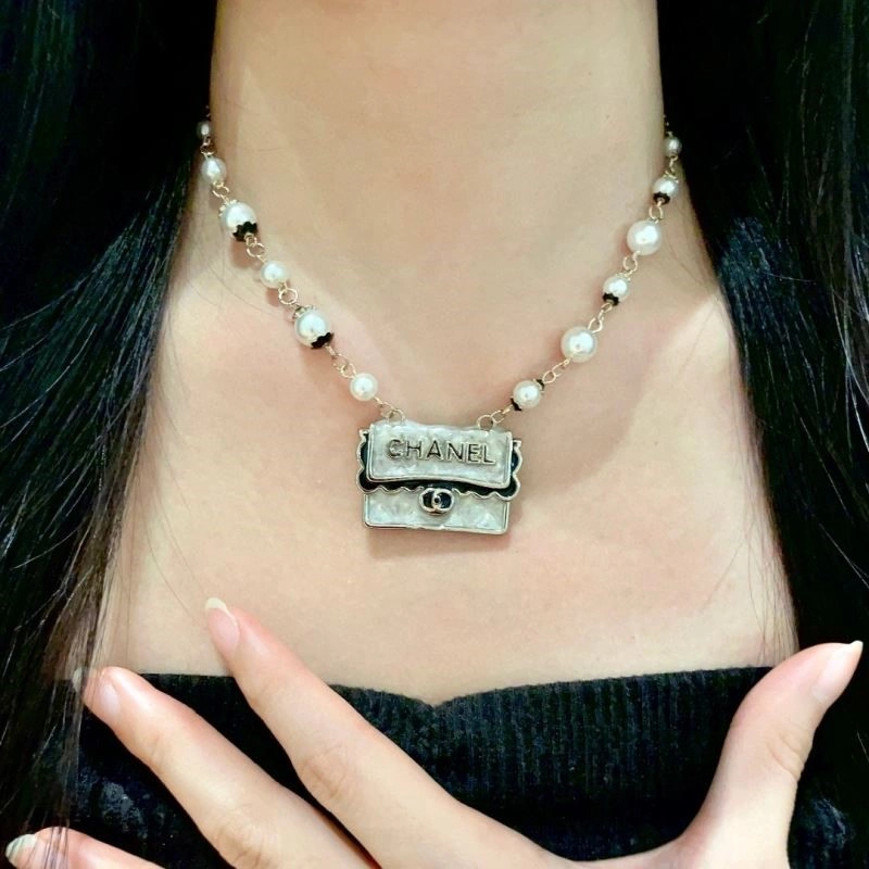 Chanel Necklaces Functional 223577
