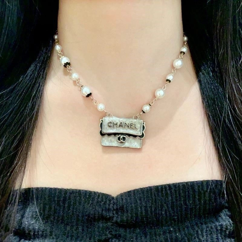Chanel Necklaces Functional 223577