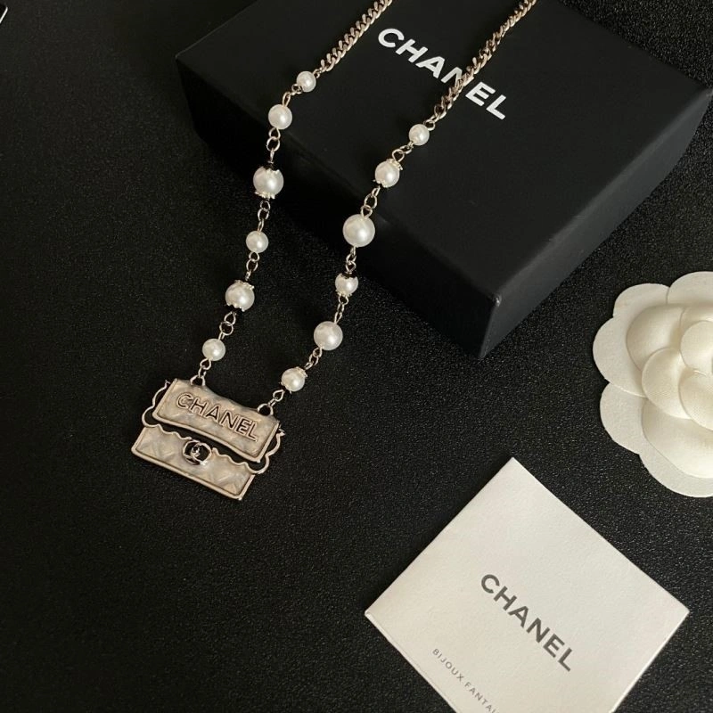 Chanel Necklaces Functional 223577