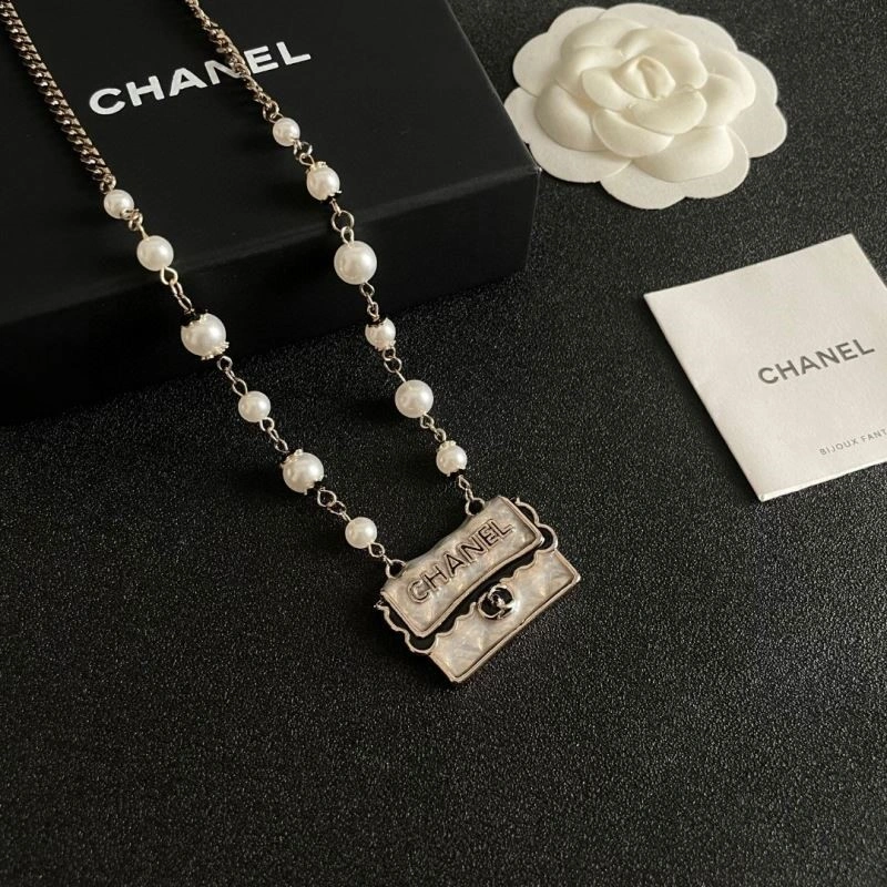 Chanel Necklaces Functional 223577