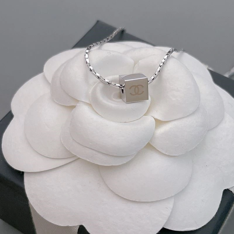 UrbanStyle Chanel Necklaces 223550