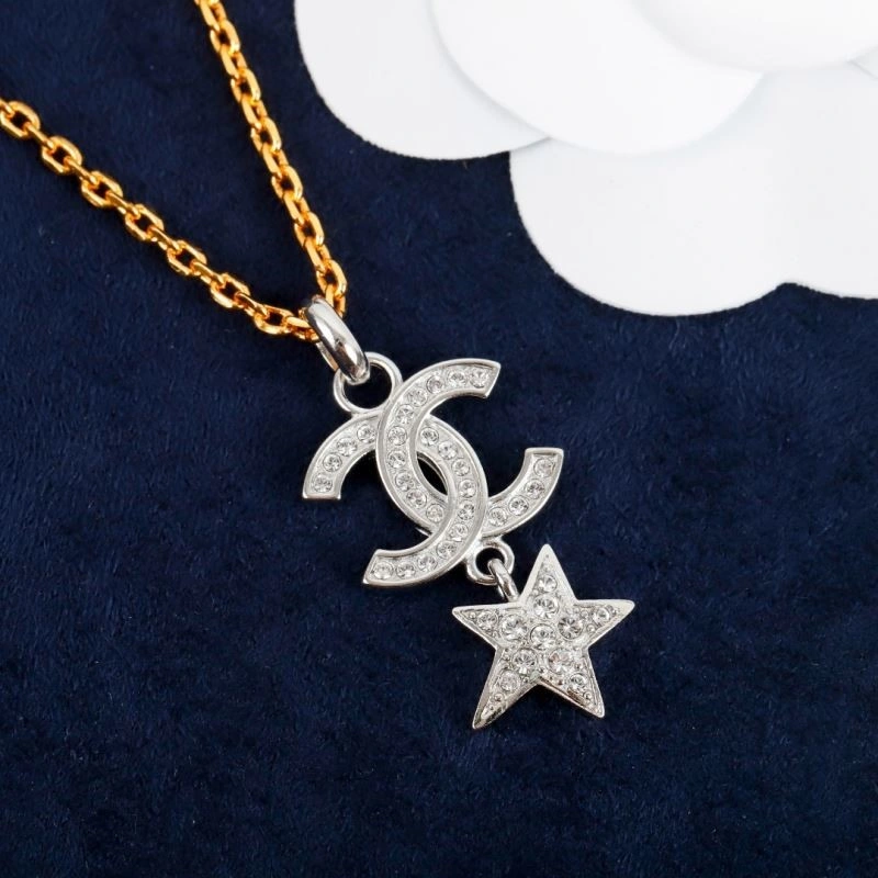 WaterResistant Chanel Necklaces 223529