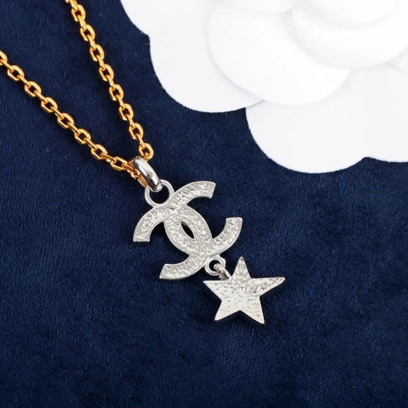 WaterResistant Chanel Necklaces 223529