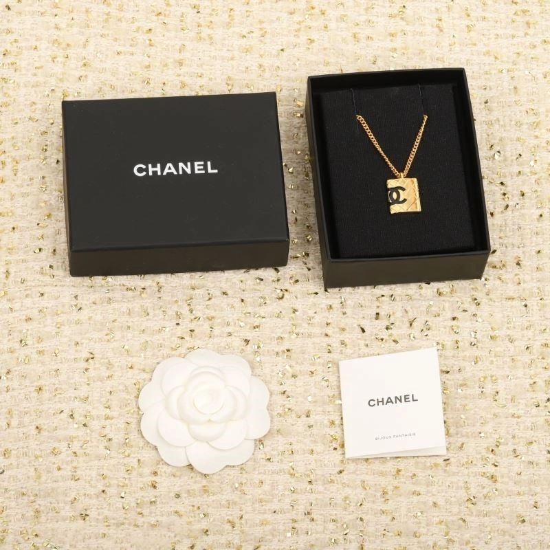 Chanel Necklaces Functional 223583