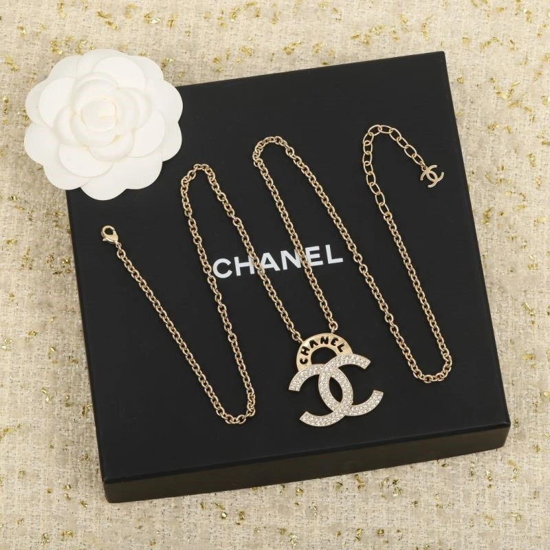 Minimalist Chanel Necklaces 223504