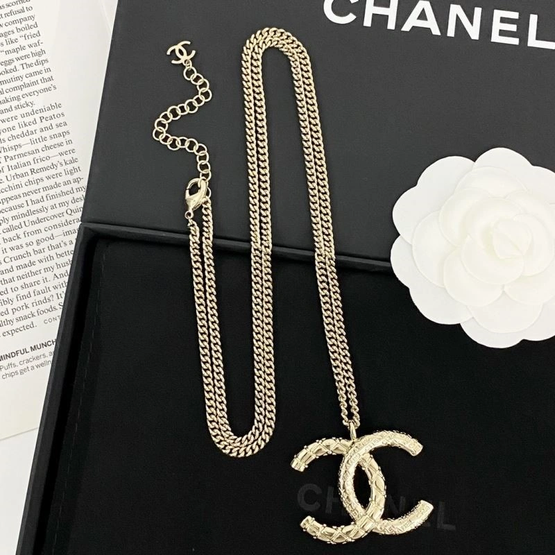Chanel Necklaces Neat 223487