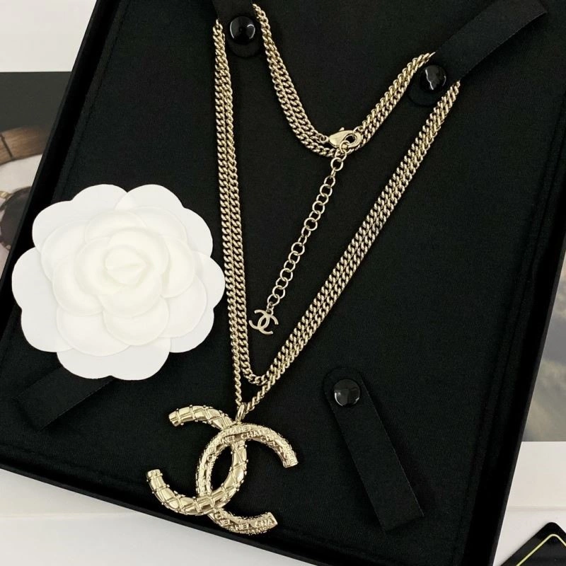 Chanel Necklaces Neat 223487