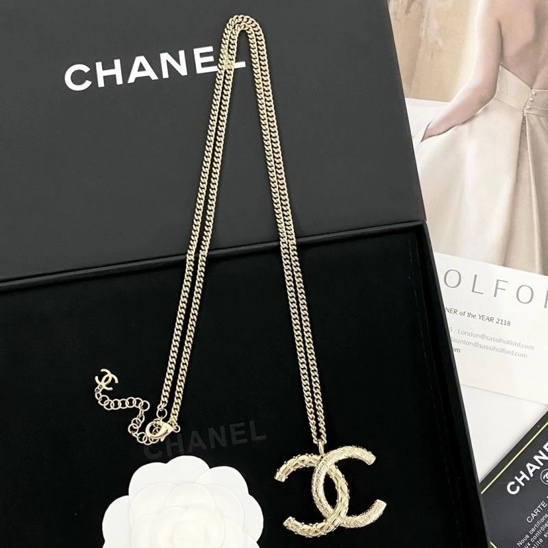 Chanel Necklaces Neat 223487