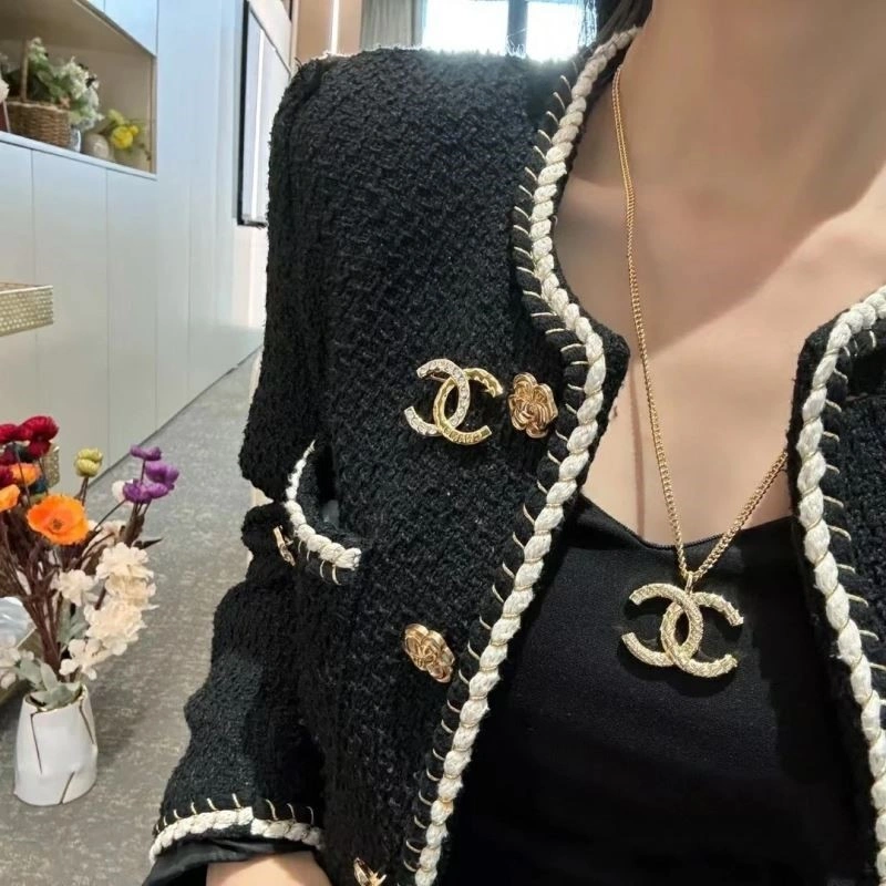 Chanel Necklaces Neat 223487