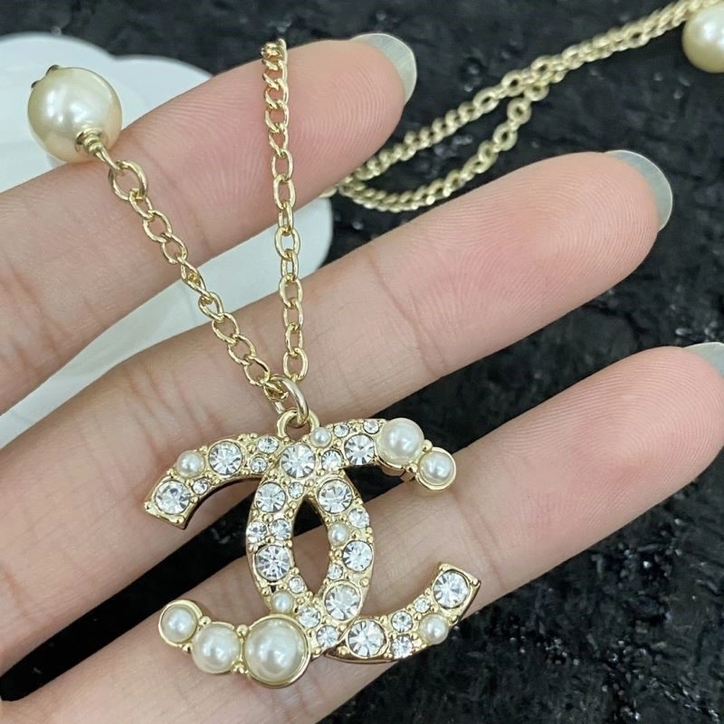 Chanel Necklaces Versatile 223490