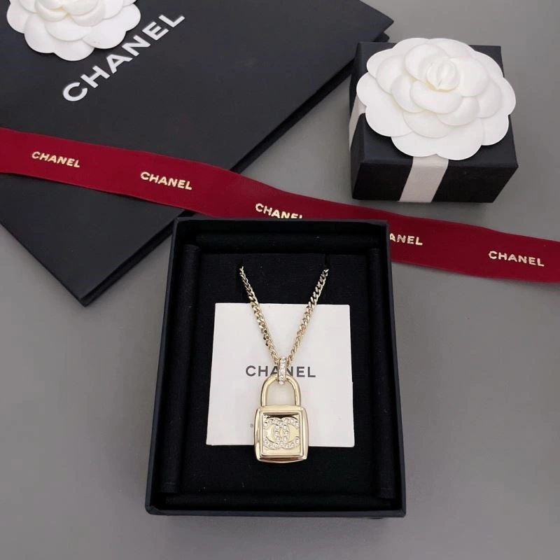 Chanel Necklaces Sophisticated 223540