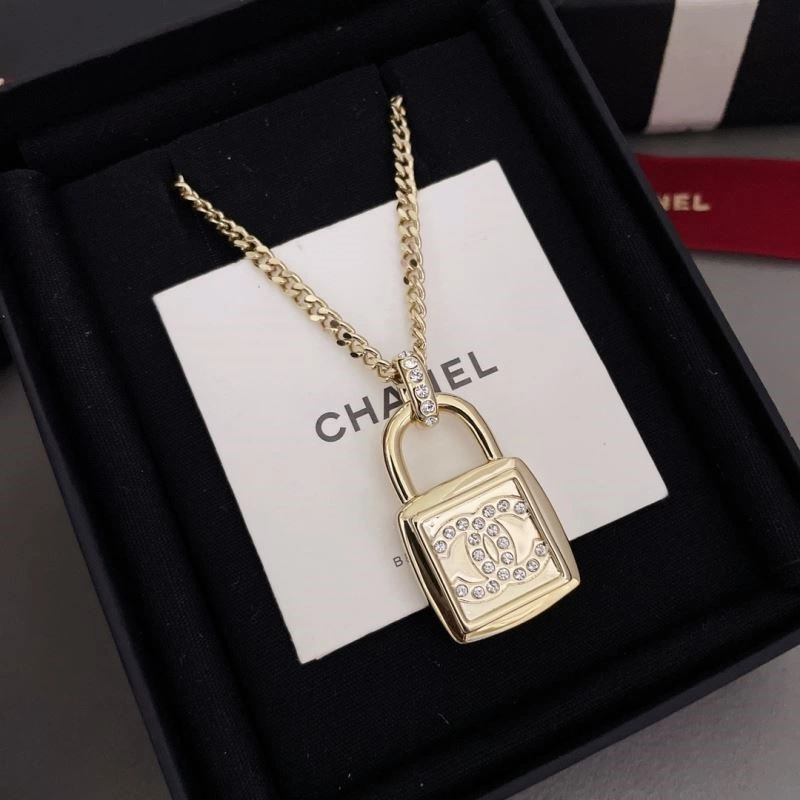 Chanel Necklaces Sophisticated 223540