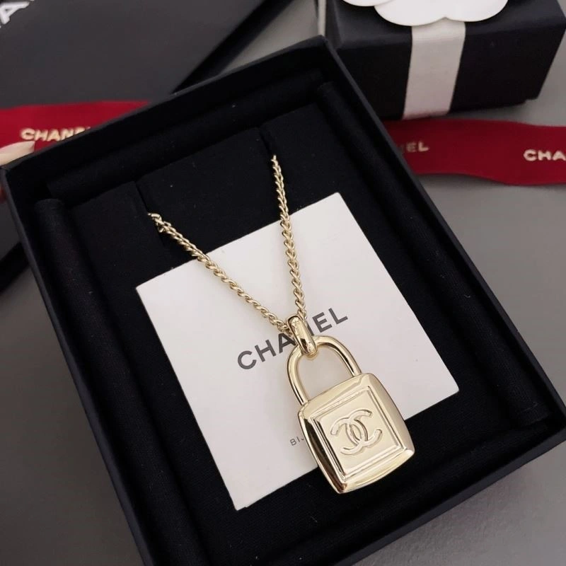 Chanel Necklaces Sophisticated 223540